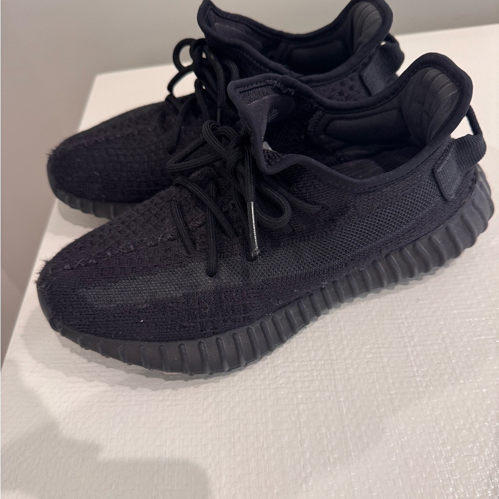 YEEZY BOOST 350 V2